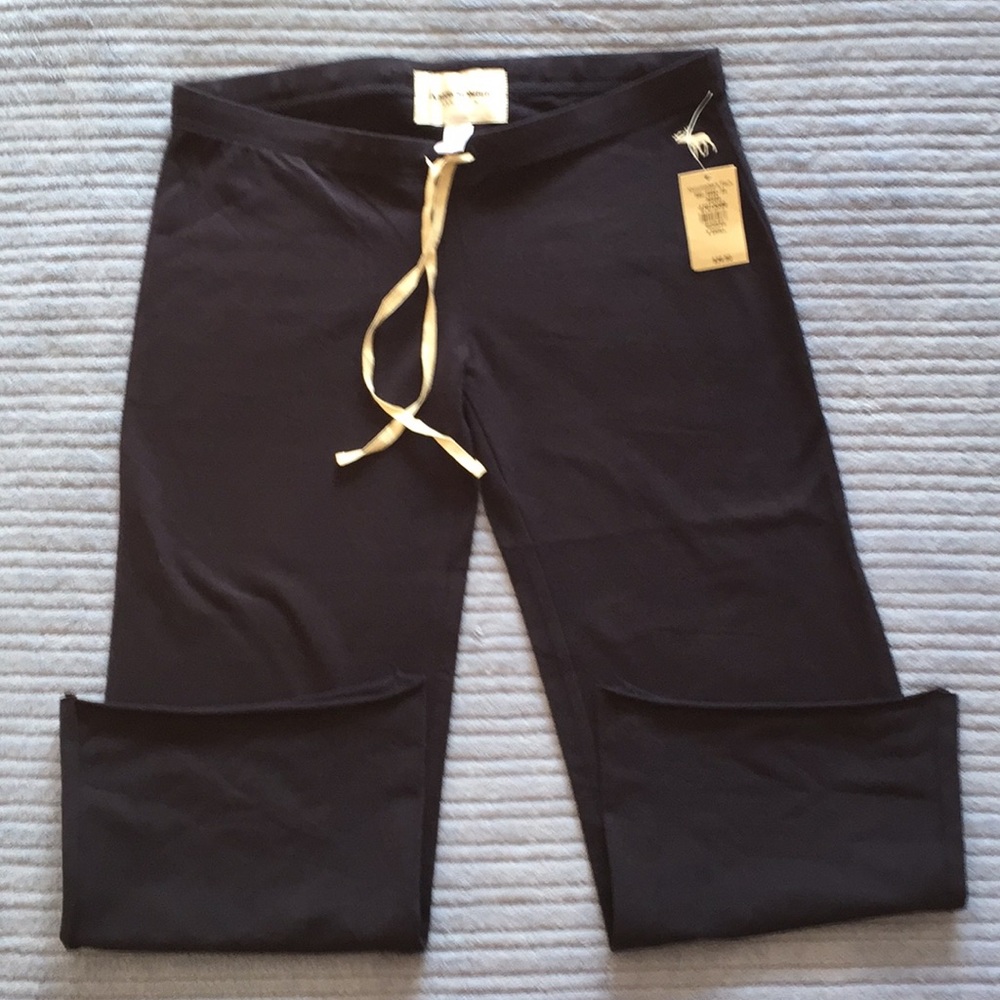 Abercrombie and Fitch Knit Capri Pants